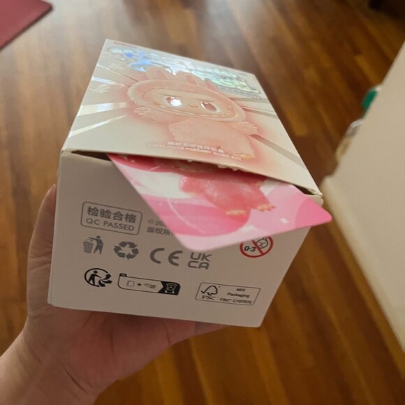 Labubu  Big into Energy LOVE Authentic New - Picture 2 of 4